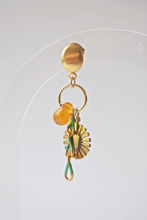 Boucle d'oreille Paulette bijoux artisanaux perle en verre filé ambre