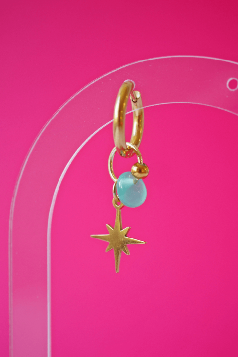 Boucle d'oreille Paulette bijoux artisanaux perle en verre filé bleu ciel étoile
