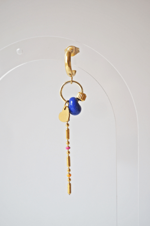 Boucle d'oreille Paulette bijoux artisanaux perle en verre filé bleu foncé