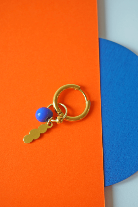 Boucle d'oreille Paulette bijoux artisanaux perle en verre filé bleu vague