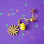 Boucle d'oreille Paulette bijoux artisanaux perle en verre filé jaune