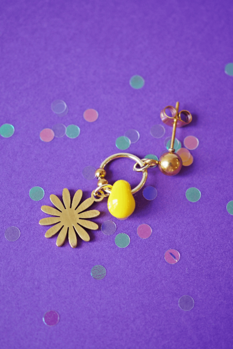Boucle d'oreille Paulette bijoux artisanaux perle en verre filé jaune