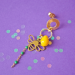 Boucle d'oreille Paulette bijoux artisanaux perle en verre filé jaune abeille