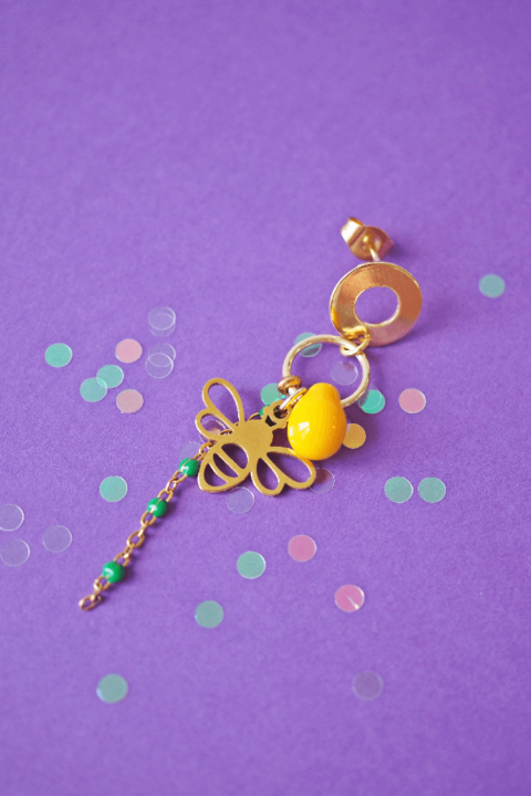 Boucle d'oreille Paulette bijoux artisanaux perle en verre filé jaune abeille