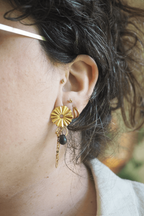 Boucle d'oreille Paulette bijoux artisanaux perle en verre filé noir