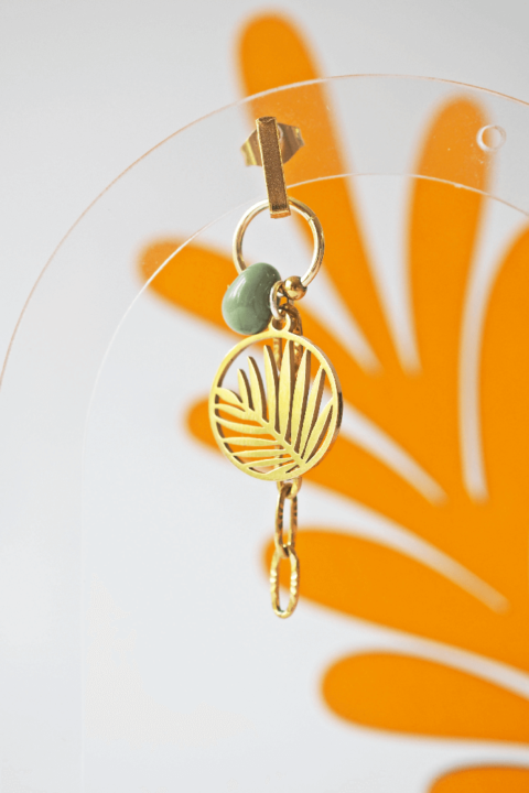 Boucle d'oreille Paulette bijoux artisanaux perle en verre filé olive feuille