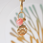 Boucle d'oreille Paulette bijoux artisanaux perle en verre filé rose coquillage