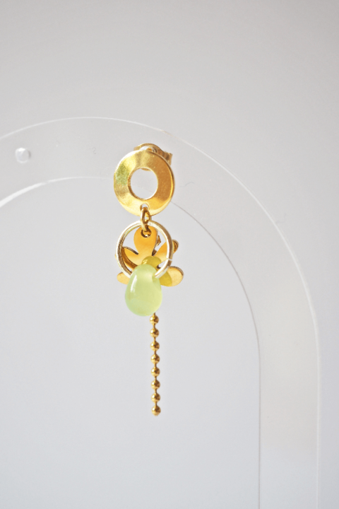 Boucle d'oreille Paulette bijoux artisanaux perle en verre filé vert trasnparent