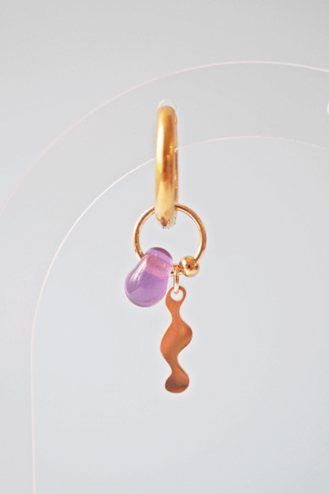 Boucle d'oreille Paulette bijoux artisanaux perle en verre filé violet