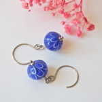 Boucles d'oreilles Lotus perle en verre filé bijou artisanal bleu