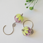 Boucles d'oreilles Lotus perle en verre filé bijou artisanal vert violet