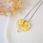 Collier Coeur perle en verre filé bijoux artisanaux jaune