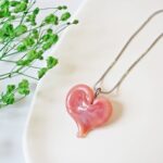 Collier Coeur perle en verre filé bijoux artisanaux rose