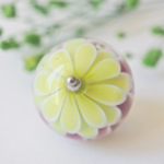 collier lotus perle en verre filé pendentif fleur pétal artisanat