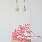 boucles d'oreilles lotus perle en verre filé pendentif fleur pétal artisanat