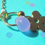 bracelet paulette goutte perle verre filé bijoux fun coloré pampille