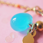 bracelet paulette goutte perle verre filé bijoux fun coloré pampille