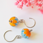 boucles d'oreilles lotus perle en verre filé pendentif fleur pétal artisanat