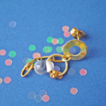 boucles d'oreilles créoles unité asymétrique paulette goutte perle verre filé bijoux fun coloré pampille