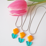 boucles d'oreilles clips oreille non percée collier réglable fleurs verre filé artisanat printemps bijoux tulipe