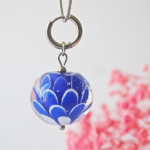 collier lotus perle en verre filé pendentif fleur pétal artisanat