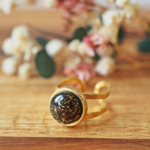 bague réglable emma perles en verre filé cabochon or doré