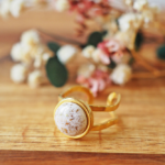 bague réglable emma perles en verre filé cabochon or doré