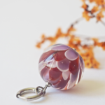 collier lotus perle en verre filé pendentif fleur pétal artisanat