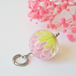 collier lotus perle en verre filé pendentif fleur pétal artisanat