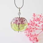 collier lotus perle en verre filé pendentif fleur pétal artisanat