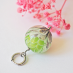 collier lotus perle en verre filé pendentif fleur pétal artisanat