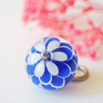 collier lotus perle en verre filé pendentif fleur pétal artisanat