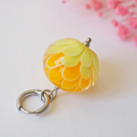 collier lotus perle en verre filé pendentif fleur pétal artisanat