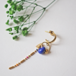 boucles d'oreilles créoles unité asymétrique paulette goutte perle verre filé bijoux fun coloré pampille