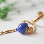 boucles d'oreilles créoles unité asymétrique paulette goutte perle verre filé bijoux fun coloré pampille