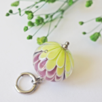 collier lotus perle en verre filé pendentif fleur pétal artisanat