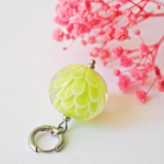 collier lotus perle en verre filé pendentif fleur pétal artisanat