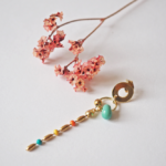 boucles d'oreilles créoles unité asymétrique paulette goutte perle verre filé bijoux fun coloré pampille