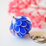 collier lotus perle en verre filé pendentif fleur pétal artisanat