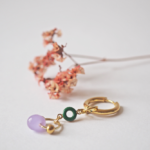 boucles d'oreilles créoles unité asymétrique paulette goutte perle verre filé bijoux fun coloré pampille