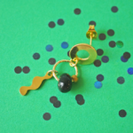 boucles d'oreilles créoles unité asymétrique paulette goutte perle verre filé bijoux fun coloré pampille