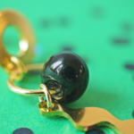 boucles d'oreilles créoles unité asymétrique paulette goutte perle verre filé bijoux fun coloré pampille
