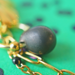 boucles d'oreilles créoles unité asymétrique paulette goutte perle verre filé bijoux fun coloré pampille