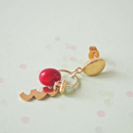boucles d'oreilles créoles unité asymétrique paulette goutte perle verre filé bijoux fun coloré pampille