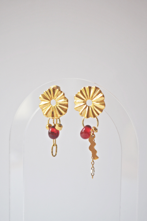 boucles d'oreilles créoles unité asymétrique paulette goutte perle verre filé bijoux fun coloré pampille
