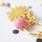 boucles d'oreilles créoles unité asymétrique paulette goutte perle verre filé bijoux fun coloré pampille