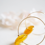 Créoles Virginie perles en verre soucoupe or fin doré acier inoxydable boucles d'oreilles chic classe unique créateur