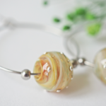 Créoles Virginie perles en verre soucoupe or fin doré acier ixnodaybel boucles d'oreilles chic classe unique créateur
