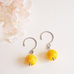 boucles d'oreilles ecailles bijou artisanal perle en verre filé jaune