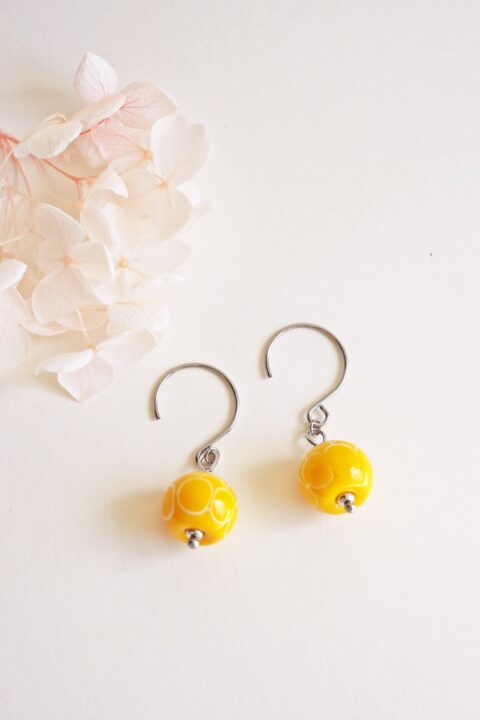 boucles d'oreilles ecailles bijou artisanal perle en verre filé jaune